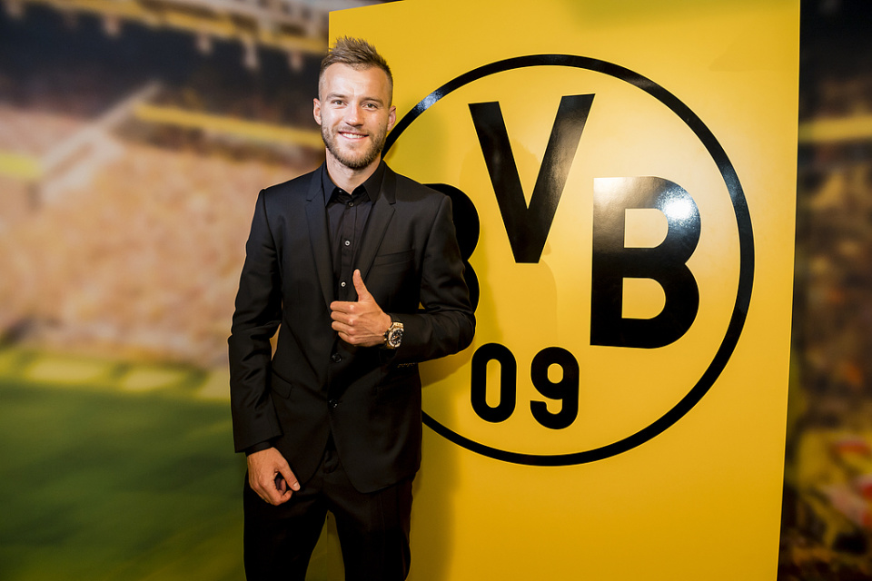 年龄范围, 要荣誉, 源源不断送 年龄范围, 要荣誉, 源源不断送